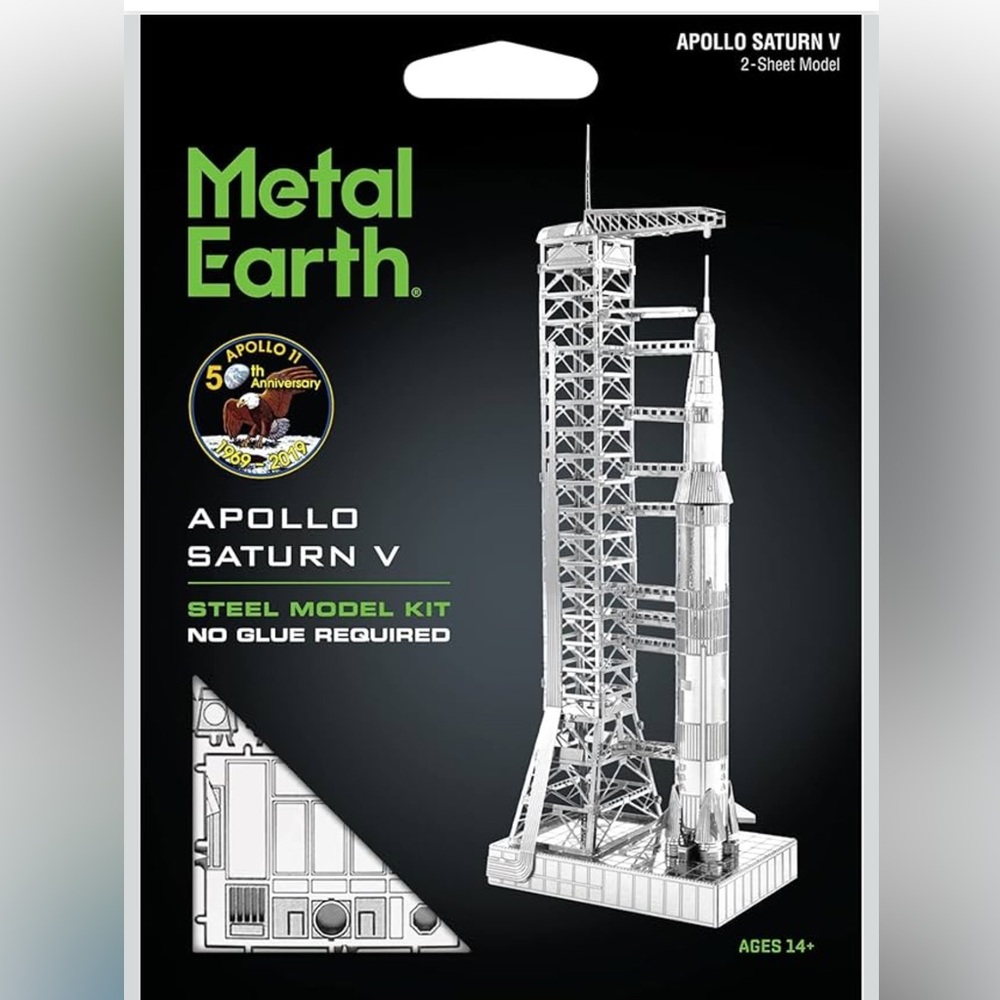Fascinations Metal Earth Apollo Saturn V with Gantry 3D Metal Model Kit
